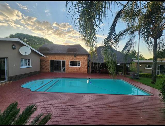 5 BEDROOM HOUSE FOR SALE IN CAPITAL PARK